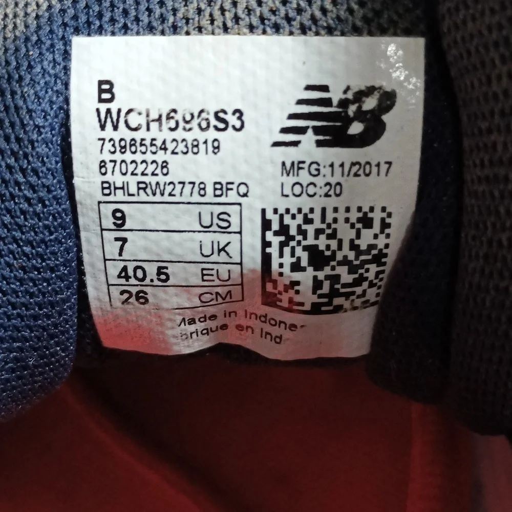 Women's New Balance 696 sz. 9